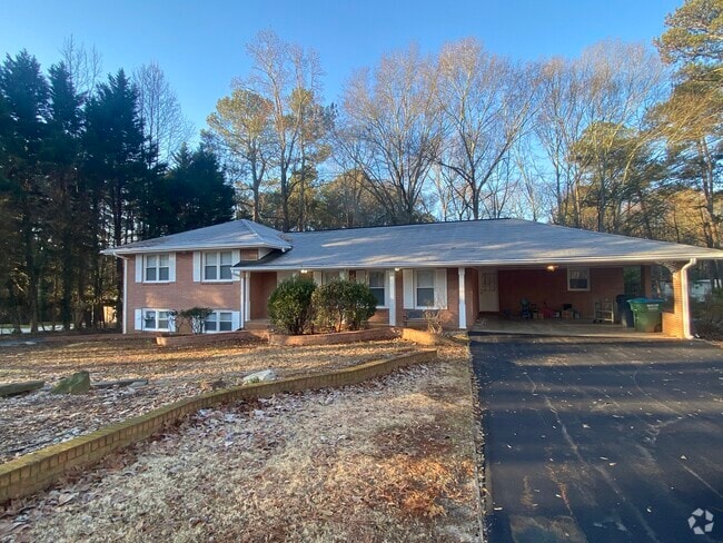 Building Photo - 851 Rockbridge Rd SW