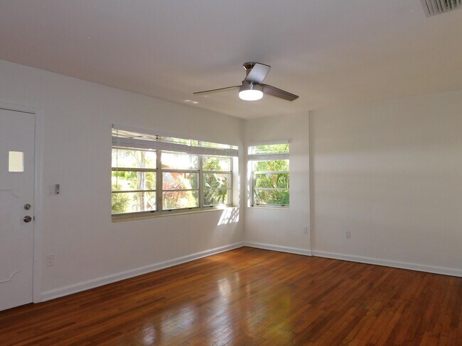 Building Photo - 231 S Palmway