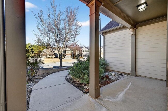 Building Photo - 2430 Fair Oaks Way