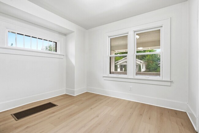 Foto del edificio - 4205 Buell Dr