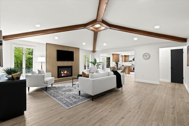 Building Photo - 40526 Woodside Dr
