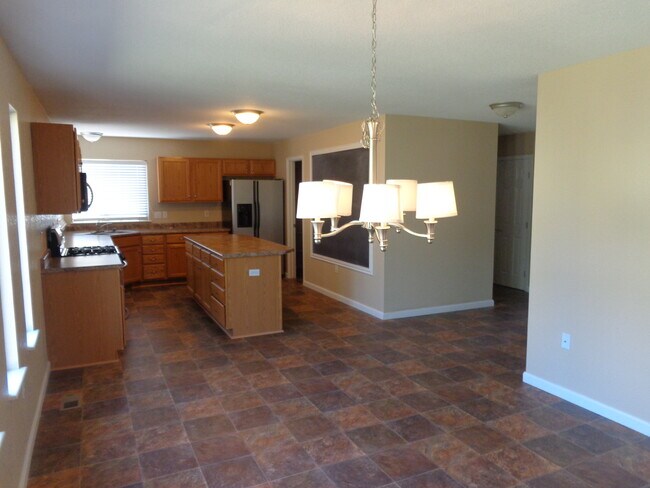 Building Photo - 136 Prairie Falcon Parkway