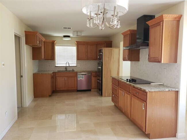 Building Photo - 2304 Meadow Creek Dr