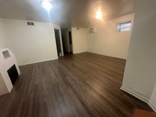 Building Photo - 4422 S Saint Lawrence Ave