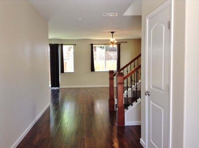 Building Photo - 251 Slate Ave