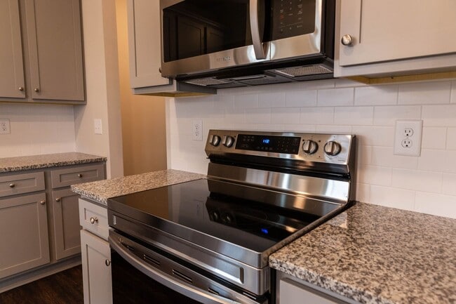 Foto del edificio - 4 Bed 2.5 Bath Single Family Home in Gaine...