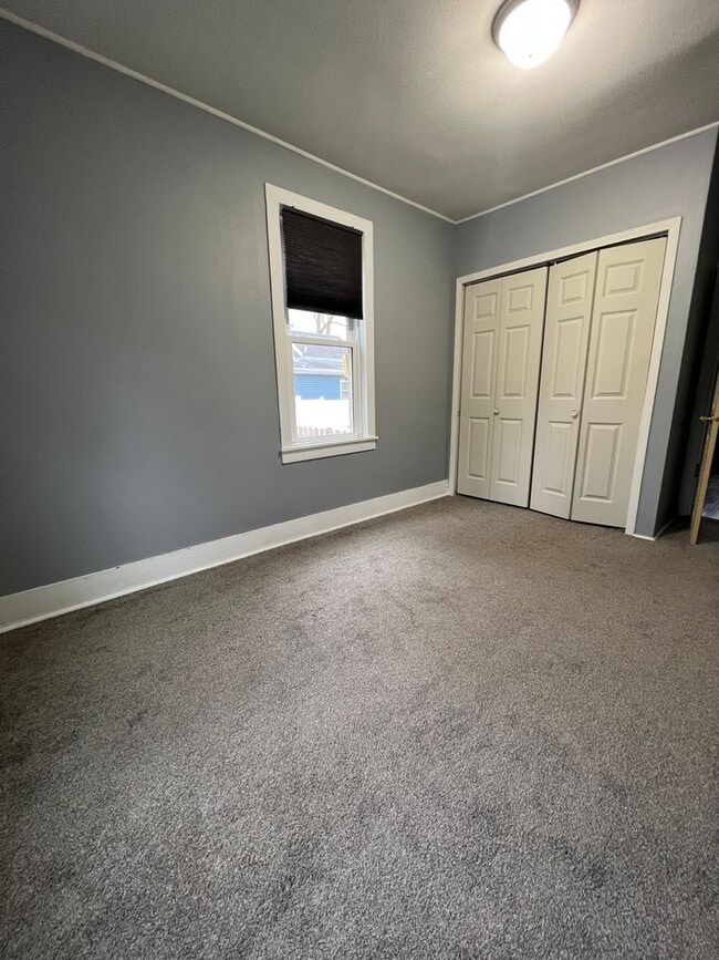 Building Photo - Large Single Family Home in Heart of La Cr...