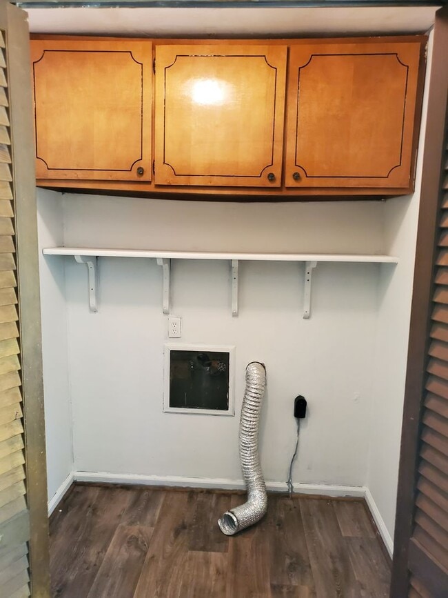 Building Photo - 218 Brookwood Dr