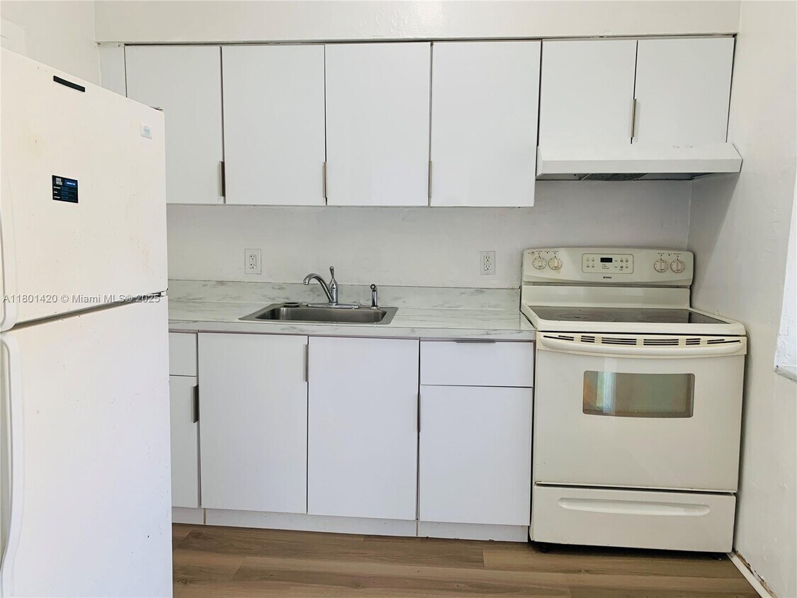 Foto principal - 691 NE 86th St