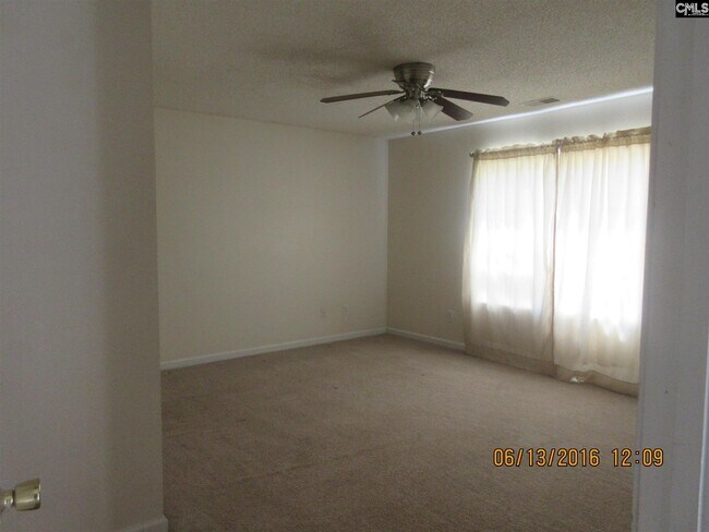 Building Photo - 208 Sterling Cross Dr