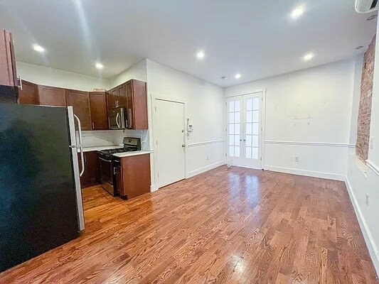 Foto del edificio - 272 Sumpter St