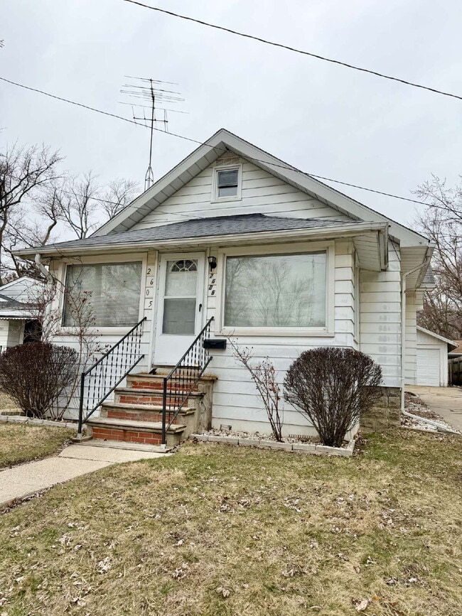 Building Photo - 2605 Woodrow Ave