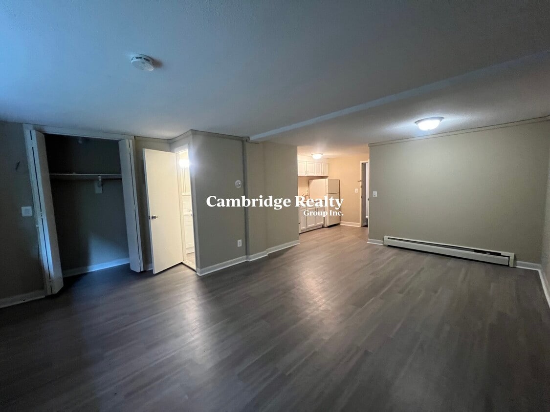 Building Photo - 376 Harvard St