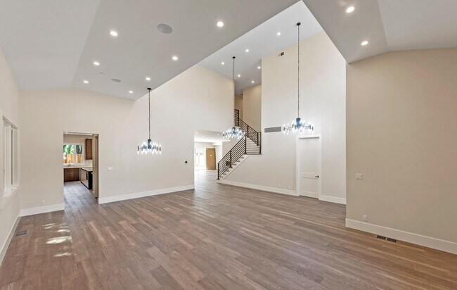 Building Photo - 545 Palmer Ln