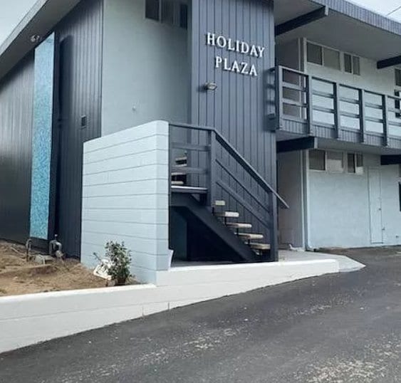 Building Photo - 609 De La Vina St