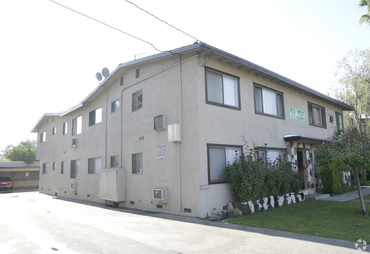 Building Photo - 6610 Whitsett Ave