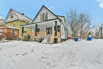 Building Photo - 1261 E 123rd St