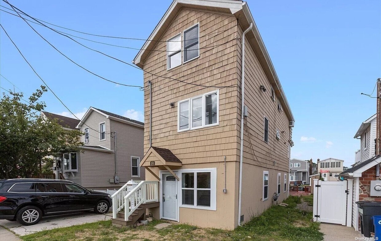 254 Arthur St, Freeport, NY 11520 House Rental in Freeport, NY
