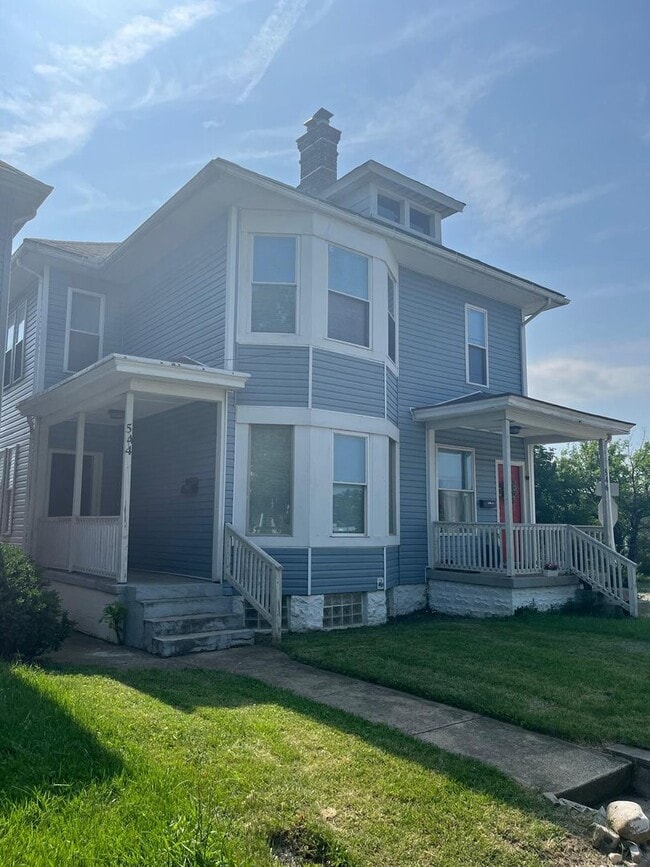 Building Photo - 544 S Champion Ave