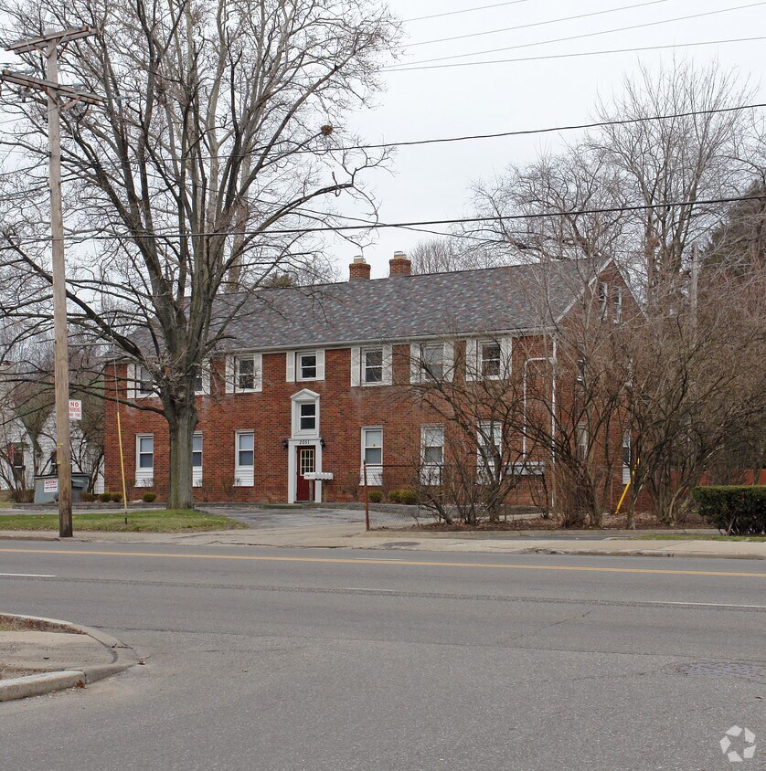 Foto del edificio - 2051 W Market St