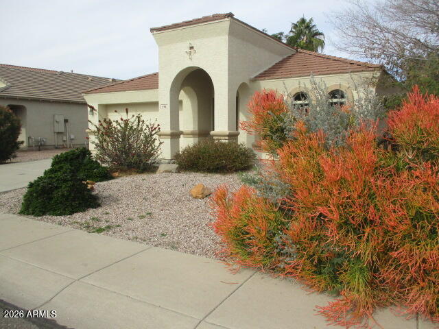 Building Photo - 694 E Saddle Way