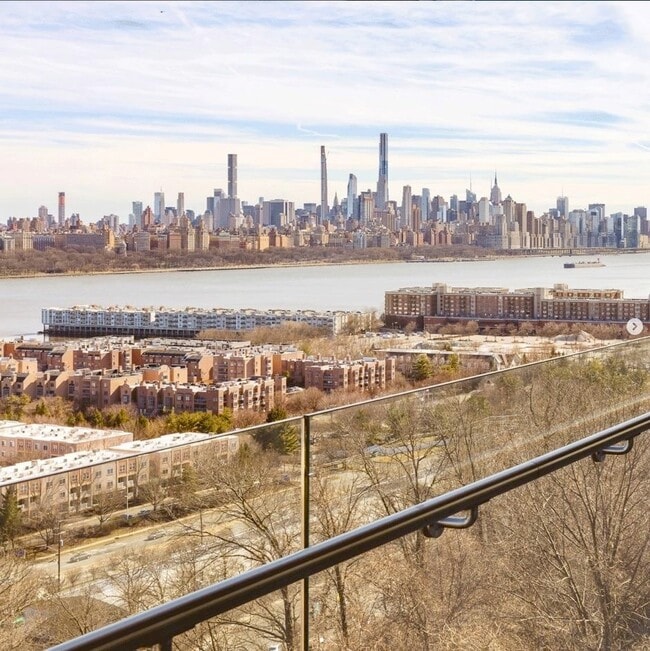 Building Photo - 320 Adolphus Ave