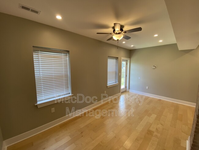 Foto del edificio - 1115 Winchester St