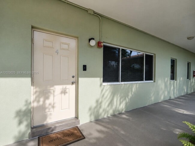 Building Photo - 1423 Holly Heights Dr