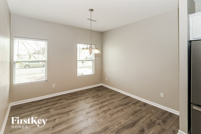 Building Photo - 4194 Broadstairs Dr SW