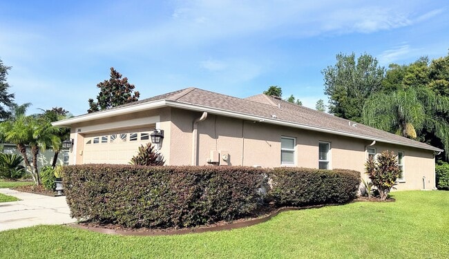 Building Photo - 2401 Nesslewood Dr