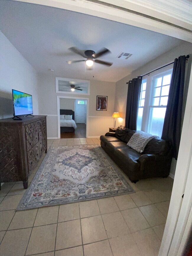 Foto del edificio - 4221 S Carrollton Ave