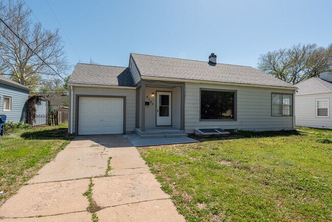 Building Photo - Charming 4bd 2ba house in quiet neighborhood!