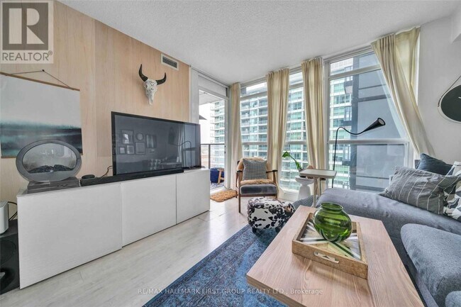 Building Photo - 19 Singer Ct