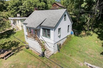 Building Photo - 4 Tamsen Ln