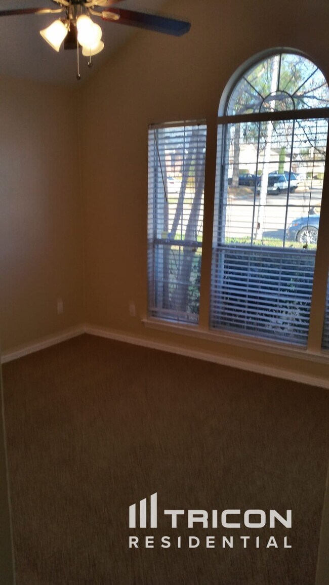 Foto del edificio - 7464 Arbor Hill Dr