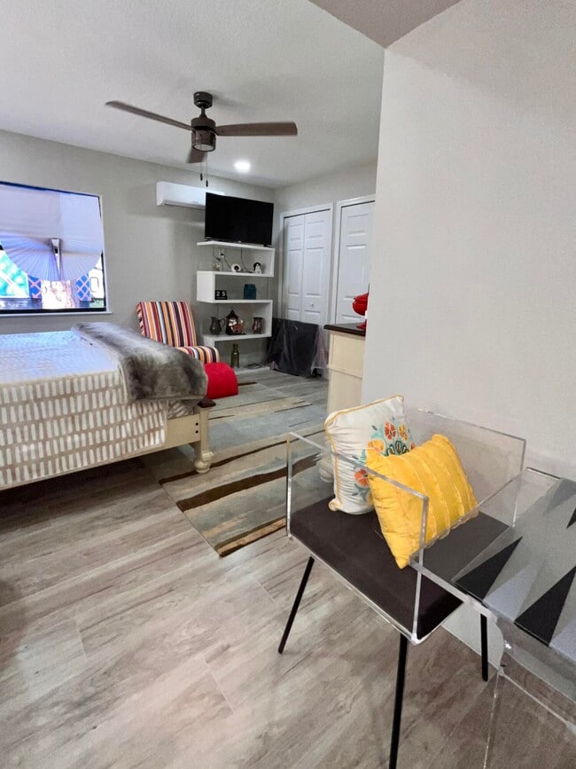 Building Photo - 2474 SE Calais St