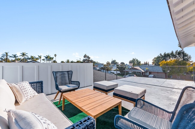 Building Photo - 1257 Magnolia Ave