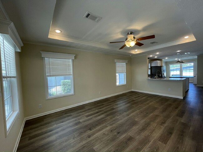 Foto del edificio - 13145 Grape Ave