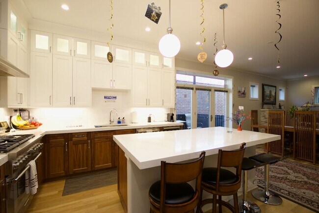 Foto del edificio - 4133 N Kenmore Ave