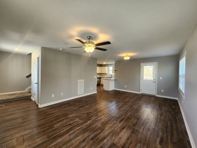 Foto del edificio - $1650 - 3 Bed 2.5 Bath End Unit Luxury Tow...