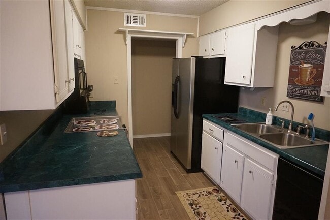 Building Photo - 1218 Simmonsridge Dr