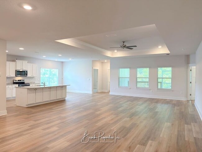 Foto del edificio - 6052 Rutherford Lp