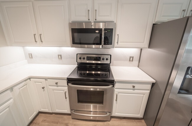 Building Photo - Room in Townhome on Duvalla Ave