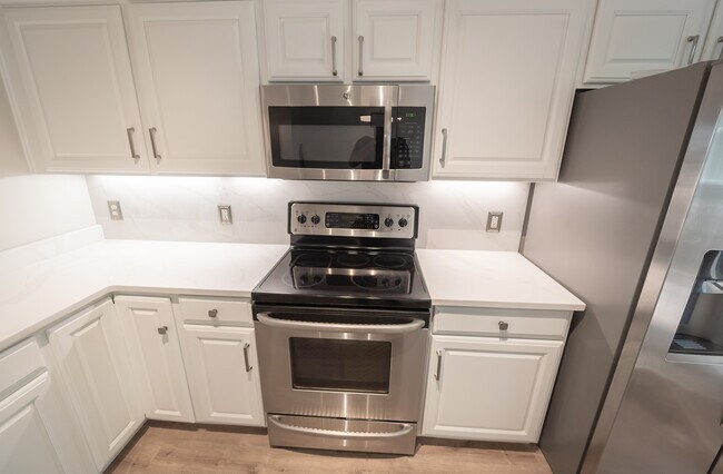 Foto del edificio - Room in Townhome on Duvalla Ave