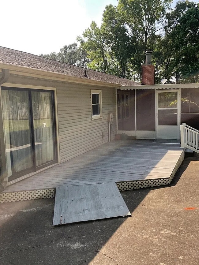 Building Photo - 3 bedroom 12 bathroom