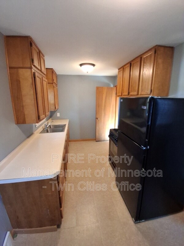 Building Photo - 793 Lake St N