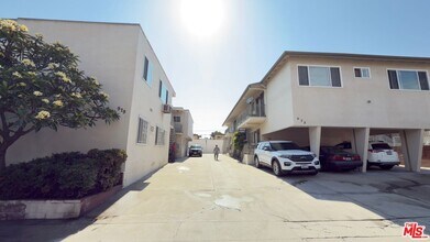 Building Photo - 979 S Kingsley Dr