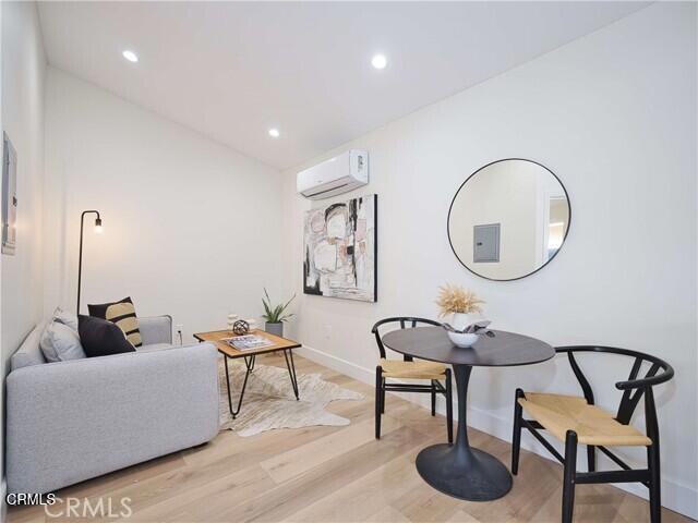 Foto principal - 7223 Fallbrook Ave