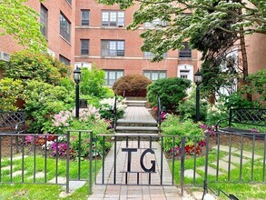 Building Photo - 341 Tappan St