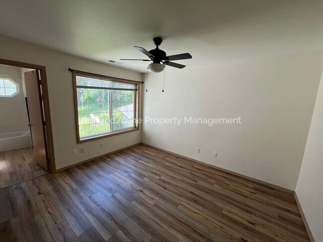 Building Photo - 2 bed, 2 bath condo